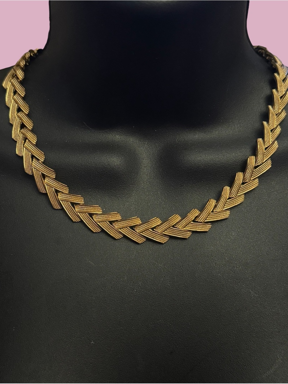 Vintage gold tone chevron V link collar necklace